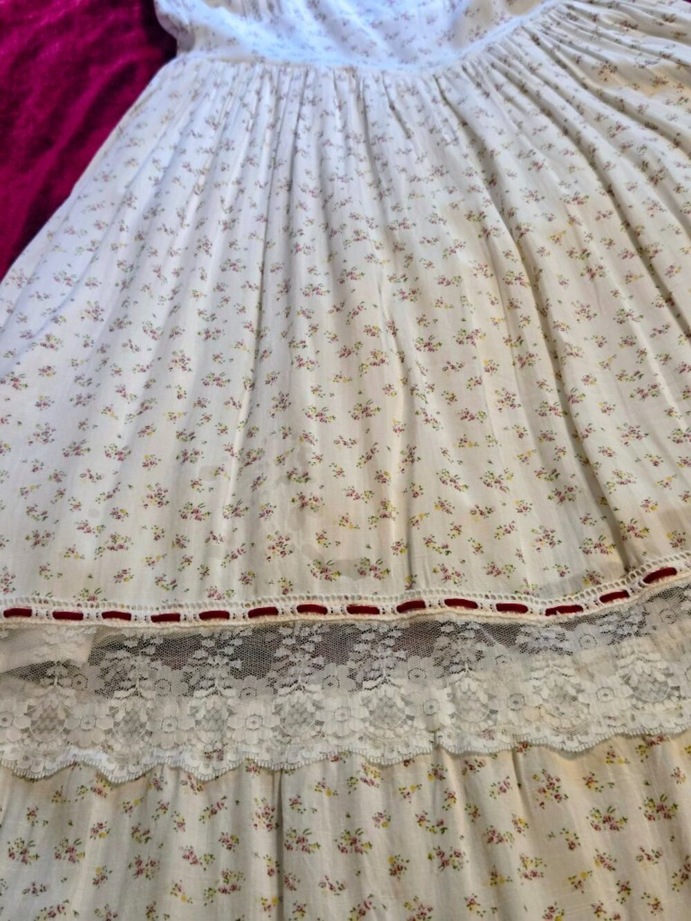 LACEMADE BEAUTIFUL COTTON MAXI ADORNED WITH LACE TRIM AND RED VELVET DETAILS OS - Picture 3 of 16